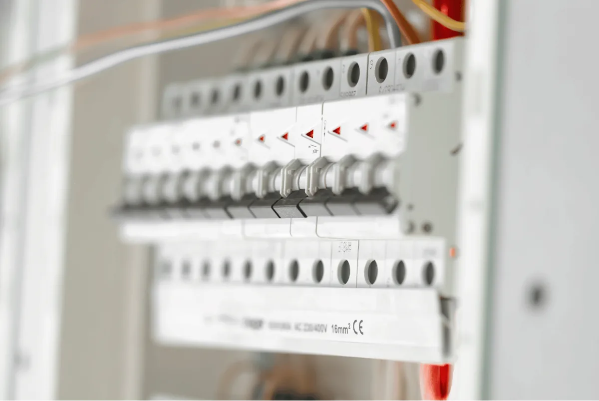 Detalle de las protecciones de un cuadro eléctrico