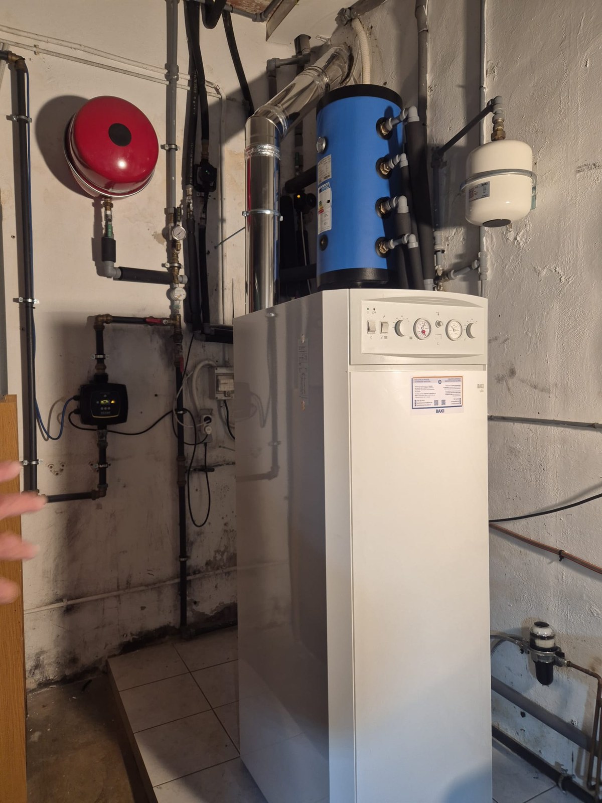 Installation von Heizkessel und Speicher